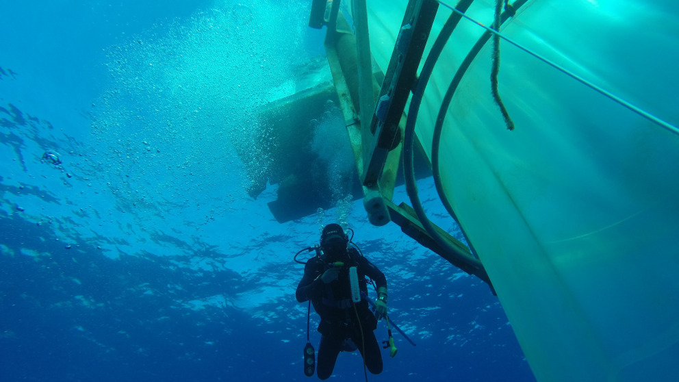 Im Rahmen von OceanNETs sind unter anderem Versuche mit den Kieler KOSMOS-Offshore-Mesokosmen geplant, um Auswirkungen und mögliche Nebenwirkungen der sogenannten Ozean-Alkalinisierung in marinen Ökosystemen zu testen.