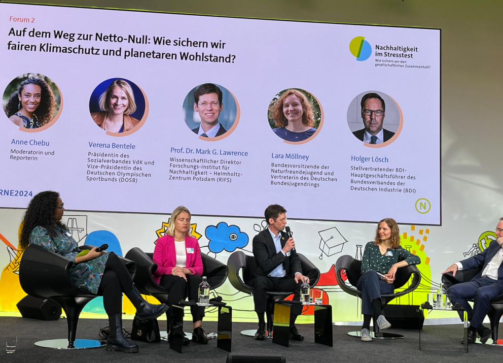 The panel discussion “On the way to net zero” at the RNE Annual Conference (from left): Anne Chebu, Verena Bentele, Mark Lawrence, Lara Möllney and Holger Lösch 